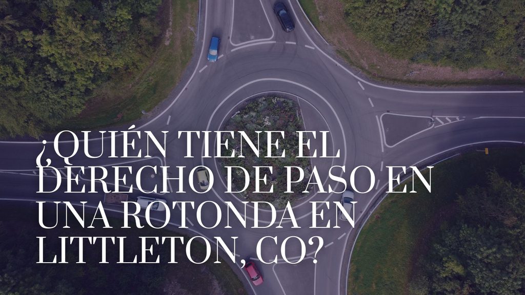 ¿Quién tiene el derecho de paso en una rotonda en Littleton, CO?_image